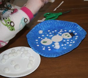 paper-plate-snow-globe-step5.jpg